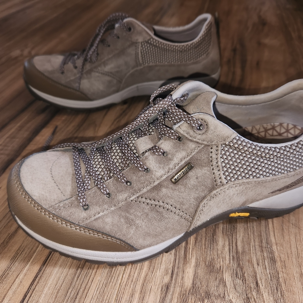 Womens Dansko Sneaker Tan Size 39